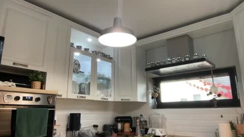 Lauren Brite online show from October 18, 2025, 1:56 pm