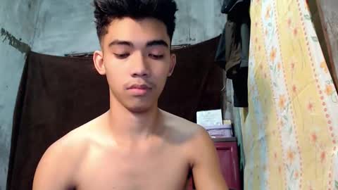 laurence_cuttieguyhere online show from April 22, 2026, 7:22 am