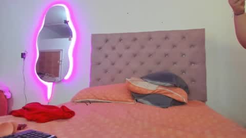 laurenlaine online show from March 9, 2025, 7:37 pm