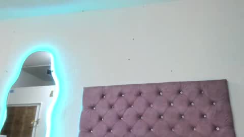 laurenlaine online show from October 2, 2025, 2:18 am