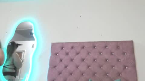 laurenlaine online show from October 31, 2025, 10:49 am