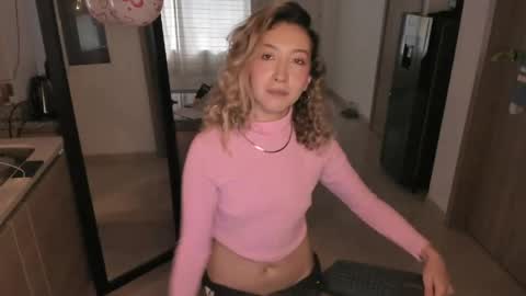 laurenn_111 online show from May 12, 2026, 9:45 pm