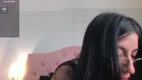 laurenn_smitth online show from December 11, 2024, 3:37 pm