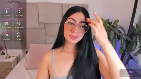 laurenn_smitth online show from October 7, 2025, 1:30 pm