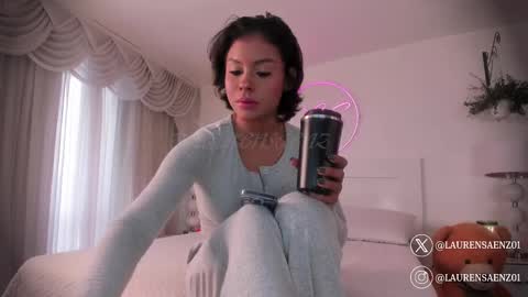 Lauren Saenz online show from March 6, 2025, 12:09 pm