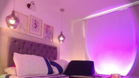 Lauren Saenz online show from June 9, 2026, 12:06 pm