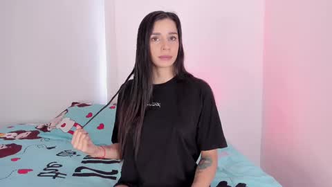 laurensmith9 online show from February 19, 2025, 12:22 pm