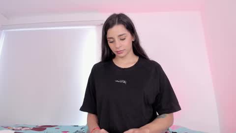 laurensmith9 online show from February 19, 2025, 3:27 pm