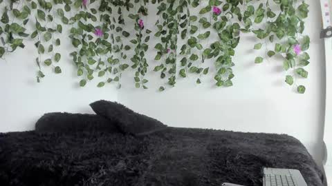 laurensmith9 online show from March 14, 2026, 2:00 pm