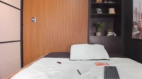 Lauren  online show from December 16, 2025, 2:22 pm