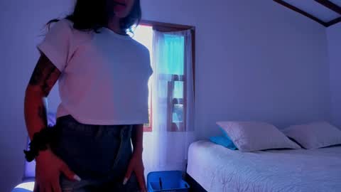 Lucie  online show from February 12, 2025, 3:05 pm