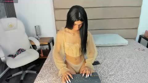 Snapshot of laurent_moore chatting on June 10, 2026, 6:51 pm Laurent online show from June 10, 2026, 6:51 pm