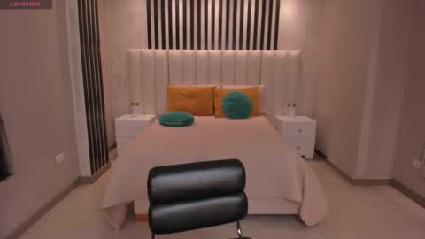 Lau  online show from October 4, 2025, 3:26 am