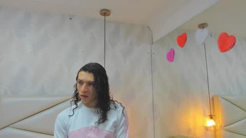 Laurent online show from November 15, 2025, 10:45 am