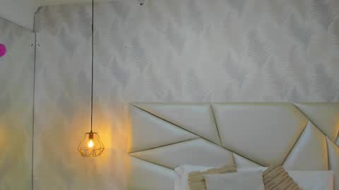 Laurent online show from November 19, 2025, 11:54 am