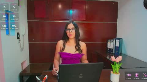 lauri online show from April 13, 2026, 9:53 pm