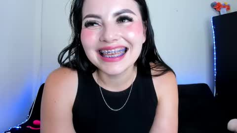 Snapshot of lauryjonson_ chatting on May 22, 2026, 6:57 pm LauryJonson online show from May 22, 2026, 6:57 pm