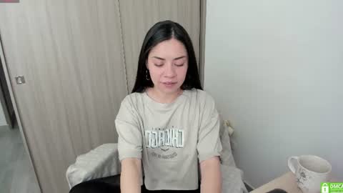 Snapshot of lauryn_chills chatting on August 4, 2026, 6:32 pm Lauryn online show from August 4, 2026, 6:32 pm