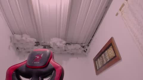 Snapshot of lauu_g chatting on December 17, 2025, 9:15 am Lauu G online show from December 17, 2025, 9:15 am