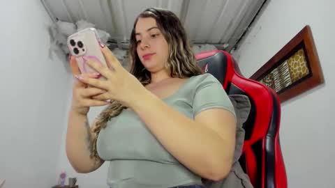 Snapshot of lauu_g chatting on December 22, 2025, 4:31 am Lauu G online show from December 22, 2025, 4:31 am