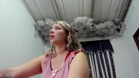 Snapshot of lauu_g chatting on February 12, 2026, 10:21 am Lauu G online show from February 12, 2026, 10:21 am