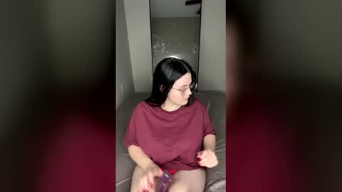 lauvlylu online show from March 6, 2026, 4:53 am