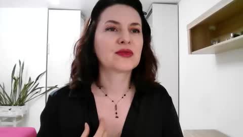 Diana  online show from October 15, 2025, 4:18 pm