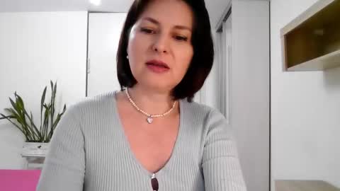 Diana  online show from November 6, 2025, 6:09 pm