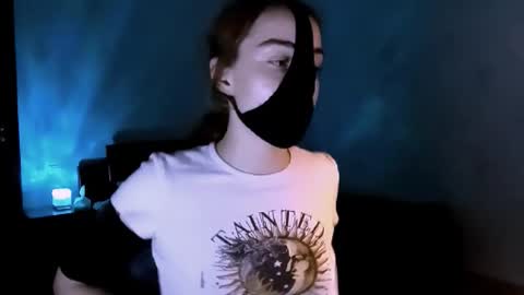 Lavinda online show from November 22, 2025, 4:28 pm