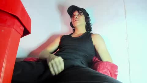 ZAmbrano online show from November 9, 2025, 5:17 am