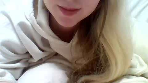 layannalea online show from December 12, 2024, 2:59 am