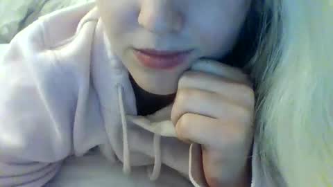 layannalea online show from December 13, 2024, 2:21 am