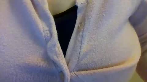 layannalea online show from October 31, 2025, 8:15 am