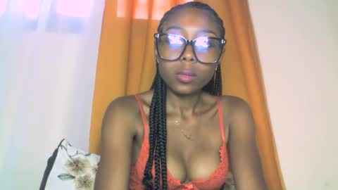 layannek online show from October 22, 2025, 4:24 am