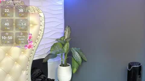 Layla online show from September 11, 2025, 10:43 pm