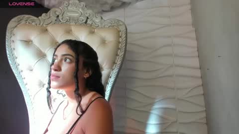 Layla online show from April 21, 2026, 8:55 pm