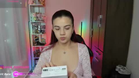 Layla online show from November 11, 2025, 2:28 pm