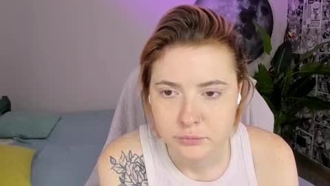 Layla online show from November 21, 2025, 5:50 am