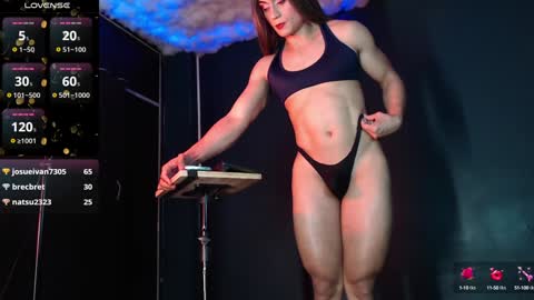 Layla   help me with your thumbs up its important  online show from December 29, 2024, 3:22 am