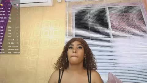 Snapshot of layla_lell chatting on June 5, 2026, 12:44 pm L A Y L A online show from June 5, 2026, 12:44 pm