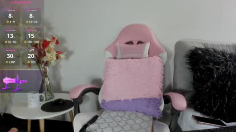 LAYLA online show from September 12, 2025, 5:13 pm