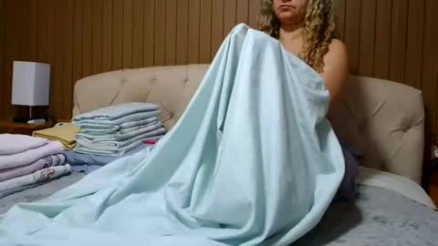 kelly online show from September 20, 2025, 1:39 am