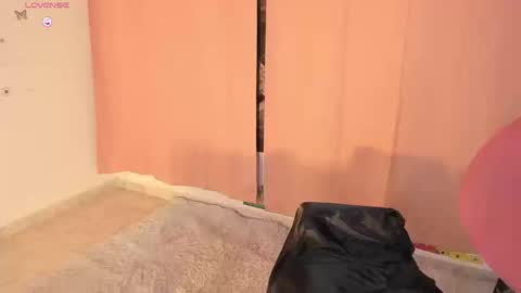 LAYLA online show from September 11, 2025, 11:38 pm