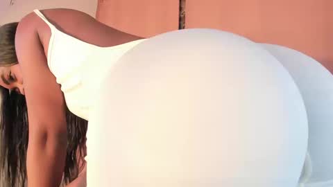 LAYLA online show from September 24, 2025, 10:13 pm