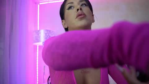 laylacruz online show from February 5, 2026, 7:02 am