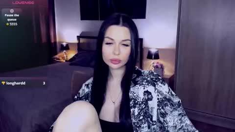 laylagreat online show from December 1, 2025, 5:51 pm