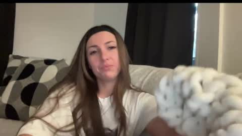 laylahlaylah1 online show from November 10, 2025, 1:21 pm