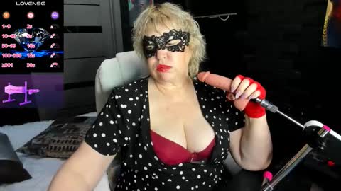 laylalaylamilf online show from November 27, 2025, 5:53 am