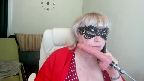 Snapshot of laylalaylamilf chatting on April 25, 2026, 9:01 am laylalaylamilf online show from April 25, 2026, 9:01 am