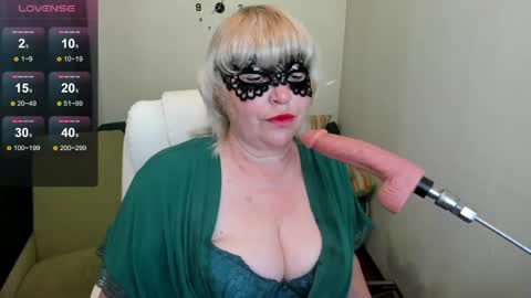 Snapshot of laylalaylamilf chatting on May 11, 2026, 5:02 am laylalaylamilf online show from May 11, 2026, 5:02 am